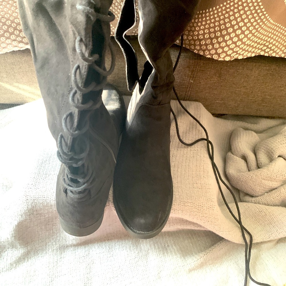 Black Knee High Boot. Gently Used. Must Go! Best Offer!